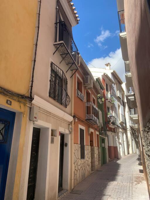 Preciosa Casa En Vilajoyosa Con Vistas Al Mar En Las Casas Colgantes Del Casco Antiguo Villajoyosa Esterno foto